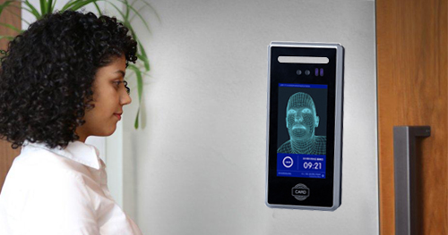 qual é melhor, controle de acesso por reconhecimento facial ou controle de acesso por código QR?
