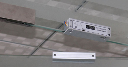 Método de instalação de trava elétrica dropbolt para porta de vidro
